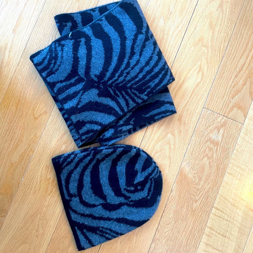 DVF grey and black hat and scarf set
